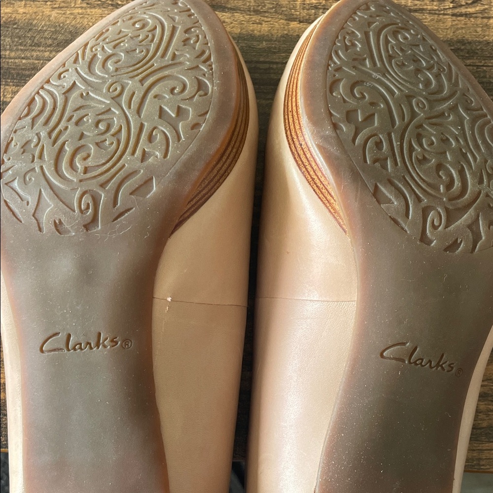 Clarks Artisan Tan Women's Heels Pumps - Picture 9 of 11